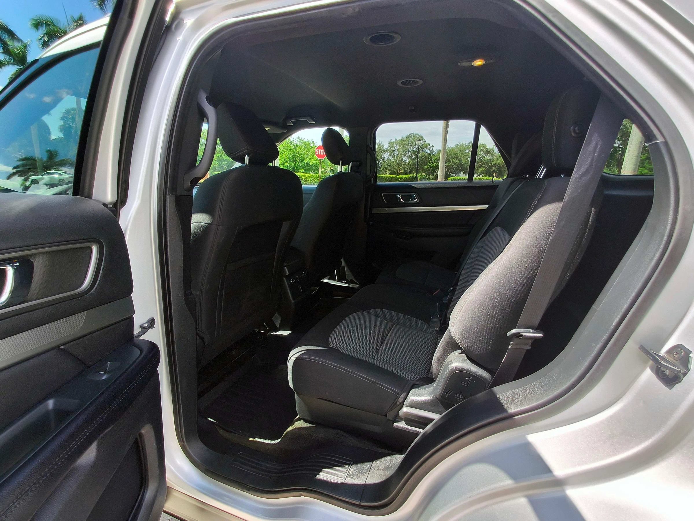 Used 2018 Ford Explorer XLT w/ Equipment Group 201A FWD image 12