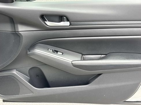 Used 2024 Nissan Altima 2.5 SV FWD image 24