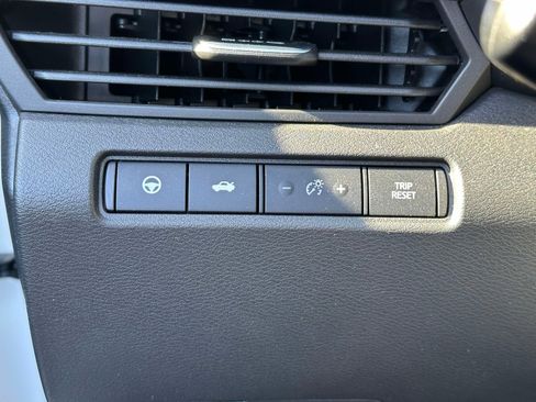 Used 2025 Nissan Altima 2.5 SL AWD/4WD image 18