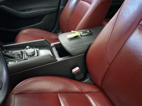 Used 2020 MAZDA MAZDA3 Hatchback w/ Premium Package image 28