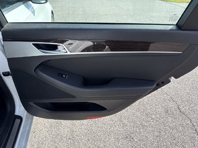 Used 2017 Genesis G80 3.8 AWD/4WD image 16