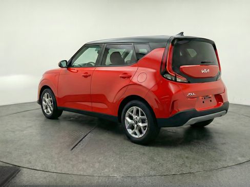 Used 2025 Kia Soul LX w/ LX Technology Package FWD image 6