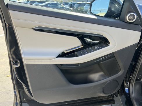 Used 2021 Land Rover Range Rover Evoque SE image 12