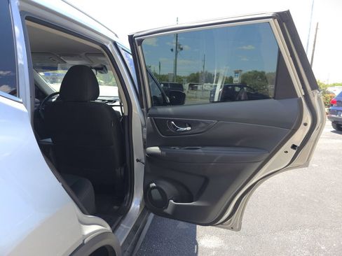 Used 2020 Nissan Rogue SV FWD image 12