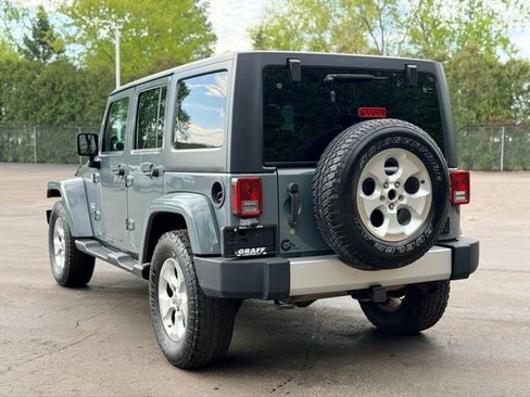 Used 2014 Jeep Wrangler Unlimited Sahara w/ Dual Top Group AWD/4WD image 4