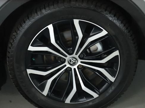 Certified 2023 Toyota Crown AWD/4WD image 10