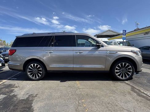 Used 2018 Lincoln Navigator L Select w/ Technology Package AWD/4WD image 25