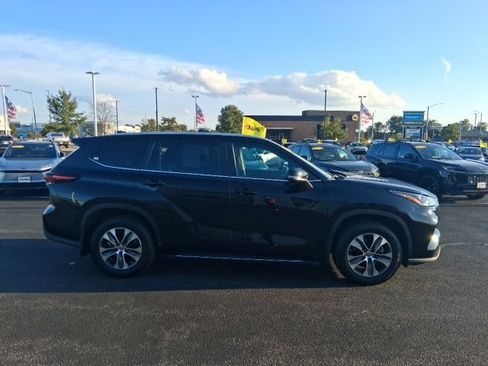 Used 2024 Toyota Highlander XLE AWD/4WD image 8