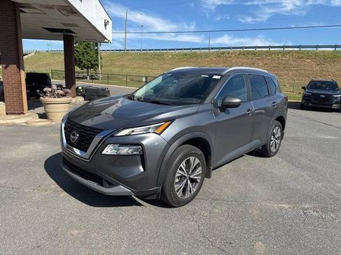 Used 2023 Nissan Rogue SV w/ SV Premium Package image 3
