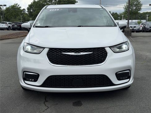 Used 2023 Chrysler Pacifica Touring-L FWD image 35