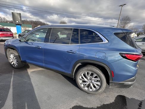 Used 2025 Buick Enclave Preferred image 5