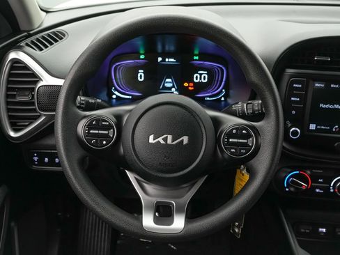 Used 2025 Kia Soul LX w/ LX Technology Package FWD image 14