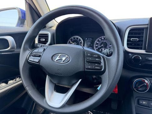 Used 2022 Hyundai Venue SE FWD image 12