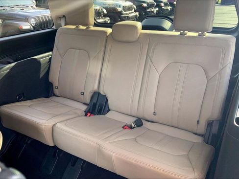 Used 2022 Ford Expedition Limited AWD/4WD image 31