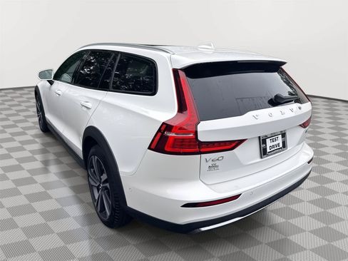 Used 2025 Volvo V60 B5 Cross Country Plus AWD/4WD image 8