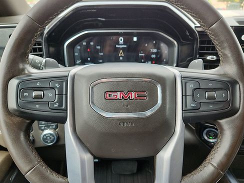 Used 2022 GMC Sierra 1500 SLT w/ SLT Premium Plus Package AWD/4WD image 11
