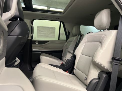 New 2026 Lincoln Navigator Reserve w/ Jet Appearance Package image 36