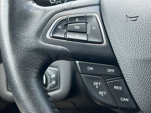 Used 2017 Ford Escape SE w/ SE Leather Comfort Package FWD image 19
