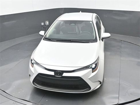 Used 2025 Toyota Corolla LE image 14
