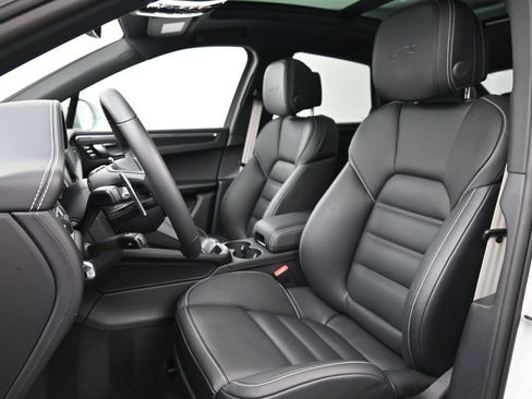 Certified 2026 Porsche Macan GTS AWD/4WD image 5