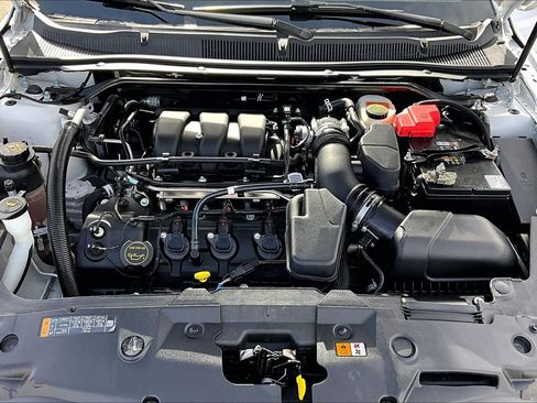 Used 2015 Ford Taurus SE image 9