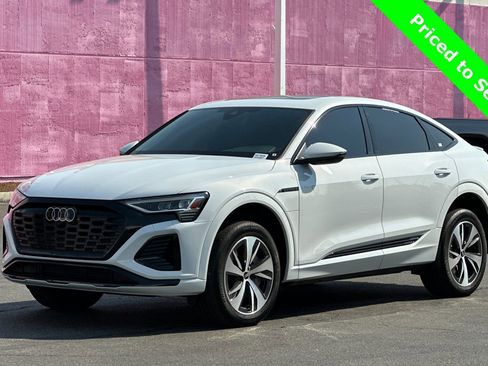 Used 2024 Audi Q8 e-tron Premium image 8