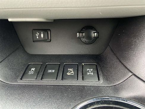 Used 2015 Toyota Highlander XLE image 25