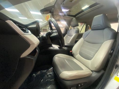 Used 2023 Toyota RAV4 Limited AWD/4WD image 9