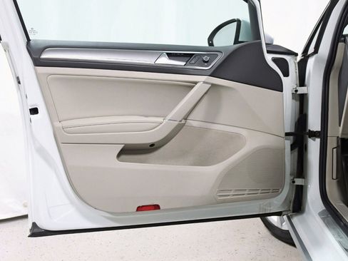 Used 2017 Volkswagen Golf Alltrack SE image 28