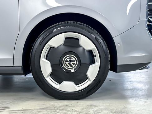 New 2025 Volkswagen ID. Buzz Pro S image 25