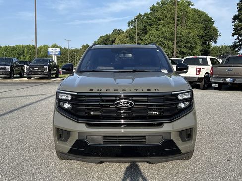 Used 2025 Ford Expedition Platinum w/ Stealth Performance Package AWD/4WD image 2