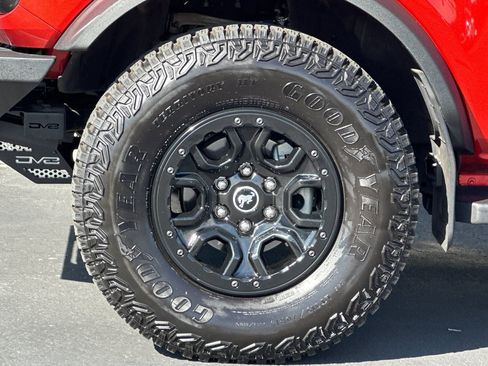 Used 2023 Ford Bronco Wildtrak image 26