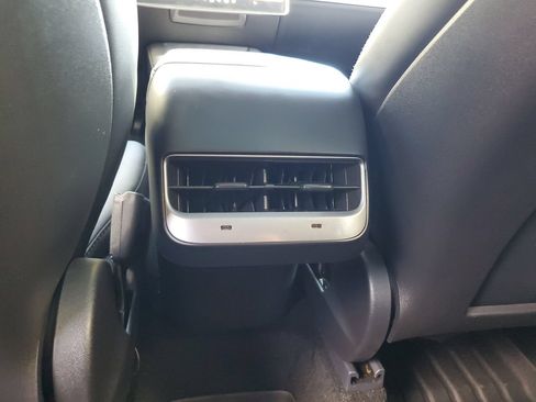 Used 2021 Tesla Model Y Long Range AWD/4WD image 16