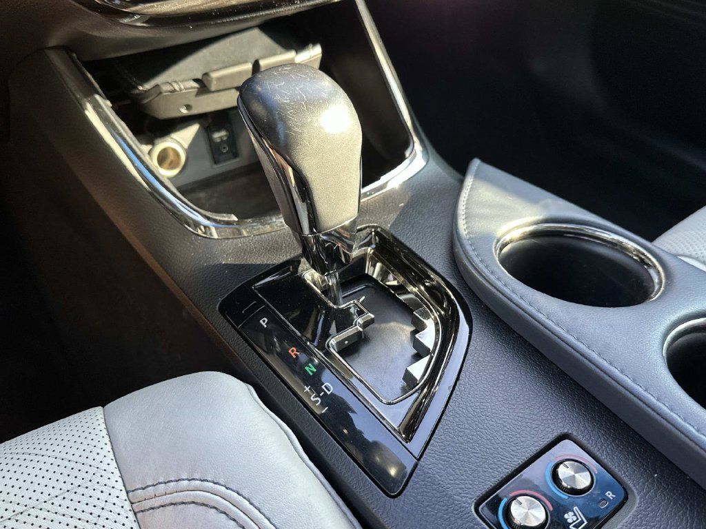 Used 2013 Toyota Avalon Limited FWD image 40