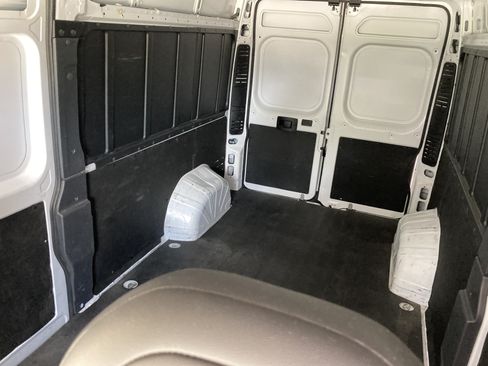 Used 2024 RAM ProMaster 2500 w/ Convenience Group FWD image 12