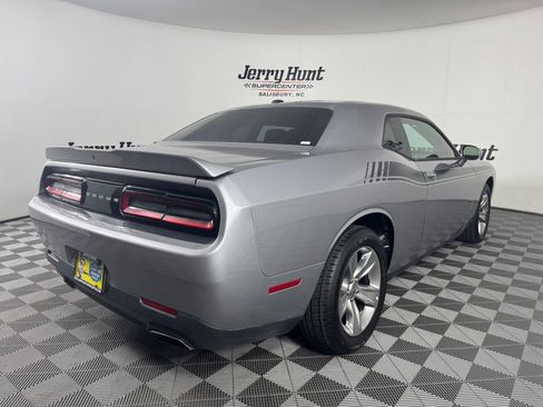 Used 2018 Dodge Challenger SXT RWD image 8