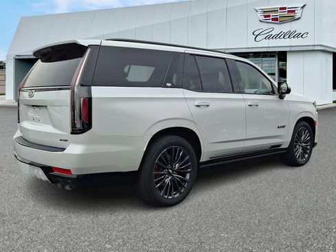 Certified 2024 Cadillac Escalade V w/ Heavy-Duty Trailer Package image 5