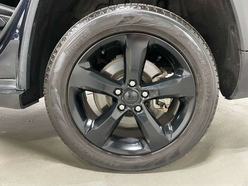 Used 2024 Jeep Grand Cherokee L Limited w/ Black Appearance Package AWD/4WD image 6