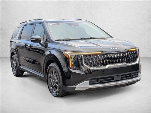 Used 2025 Kia Carnival EX image 3