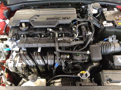 Used 2025 Hyundai Elantra SEL image 30