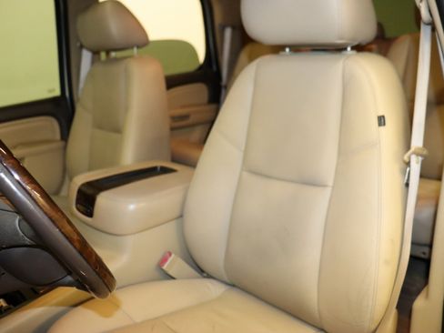 Used 2011 GMC Yukon Denali AWD/4WD image 32