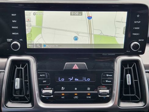 Used 2023 Kia Sorento S image 12