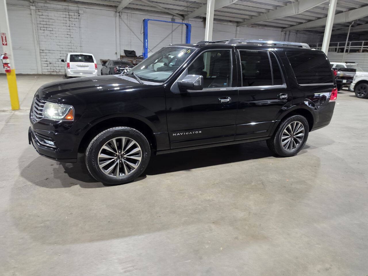Used 2017 Lincoln Navigator Select AWD/4WD image 1