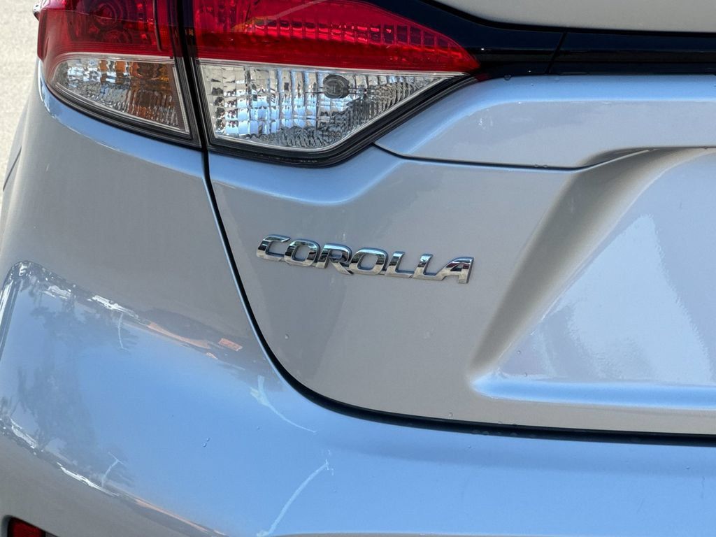 Used 2025 Toyota Corolla LE FWD image 23