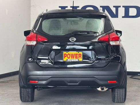 Used 2018 Nissan Kicks S image 4