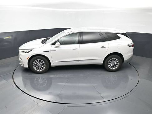 Used 2023 Buick Enclave Essence FWD image 17