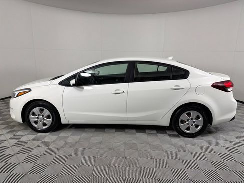 Used 2017 Kia Forte LX image 7