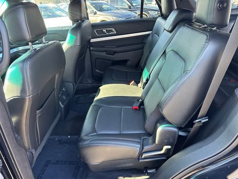 Used 2017 Ford Explorer XLT w/ Equipment Group 202A image 20