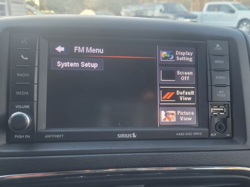 Used 2018 Dodge Grand Caravan SE w/ UConnect Hands-Free Group image 16