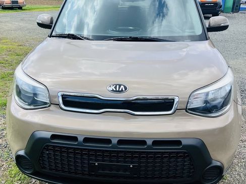Used 2014 Kia Soul + FWD image 2